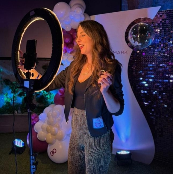 @stylishgiraffe is live! Silent Show Up To 75% Off! Gift Thrifted ✨️🎁 - Picture 4 of 15